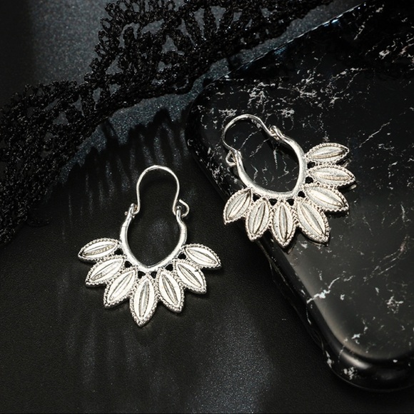 GlitzBlitz Boutique Jewelry - Any 2/$20! Silver Boho Fanned Ear Wire Earrings
